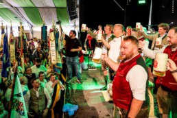 Bieranstich im Festzelt Ipfmess 2024