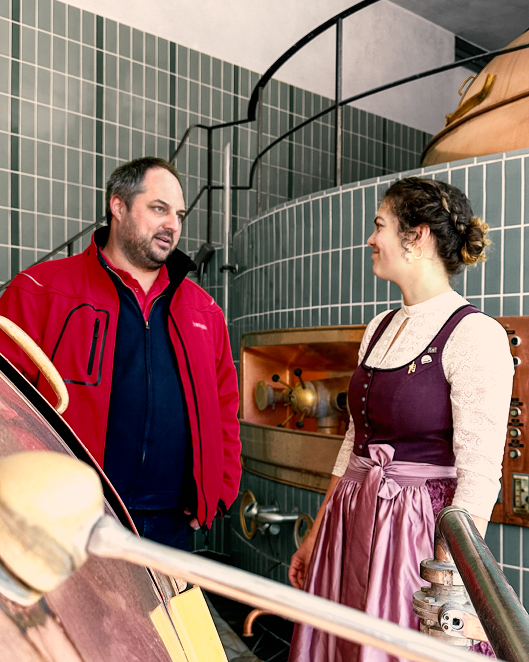 Edith Forster und Martin Lechner im Sudhaus der Fürstlichen Brauerei in Wallerstein