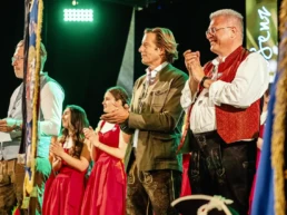 carl-eugen prinz zu oettingen-wallerstein und dr. gunter bühler beim bieranstich