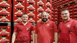 Erster Braumeister Martin Lechner mit den Brauer und Mälzer Azubis