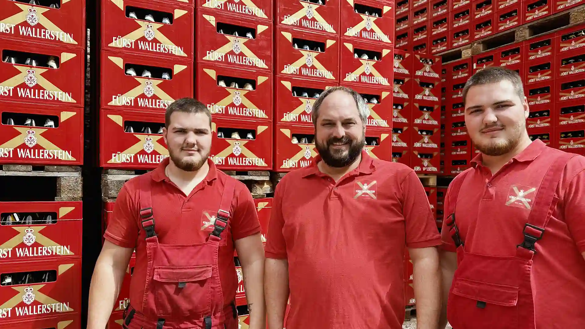 Erster Braumeister Martin Lechner mit den Brauer und Mälzer Azubis