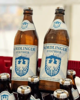 zwei flaschen nördlinger festbier